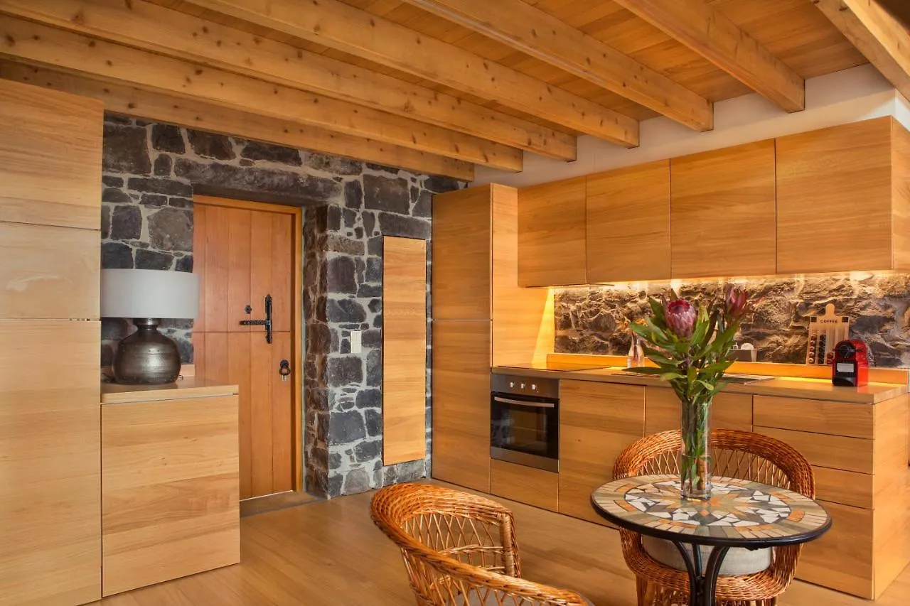 Palheiros Do Serrado By Real Vision Estreito Da Calheta Chalet